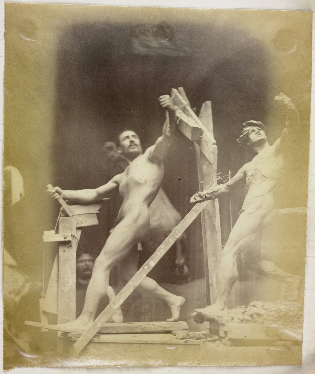Studie av en naken manlig modell med en hand i en portal, sedd från sidan och bredvid en gipsmodell i samma pose, i Jacques de Lalaings studio av Jacques Lalaing (attributed to)