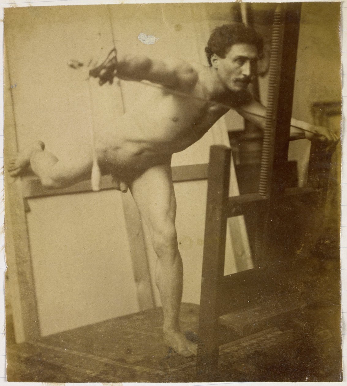 Studie av en naken manlig modell, framåtlutad med höger ben bakåt, i Jacques de Lalaings studio av Jacques Lalaing (attributed to)