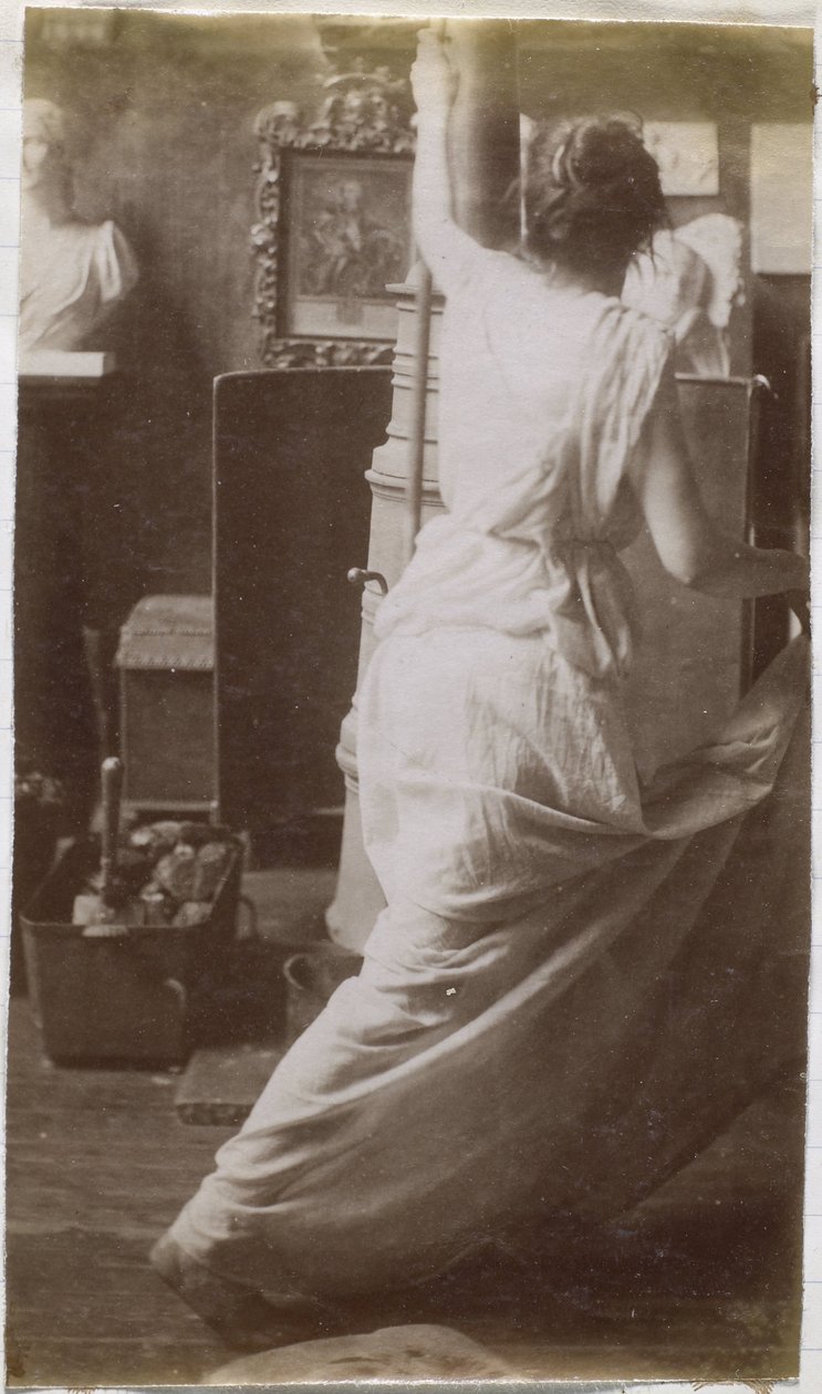 Studie av en kvinnlig modell i draperi, sedd bakifrån, i Jacques de Lalaings studio av Jacques Lalaing (attributed to)