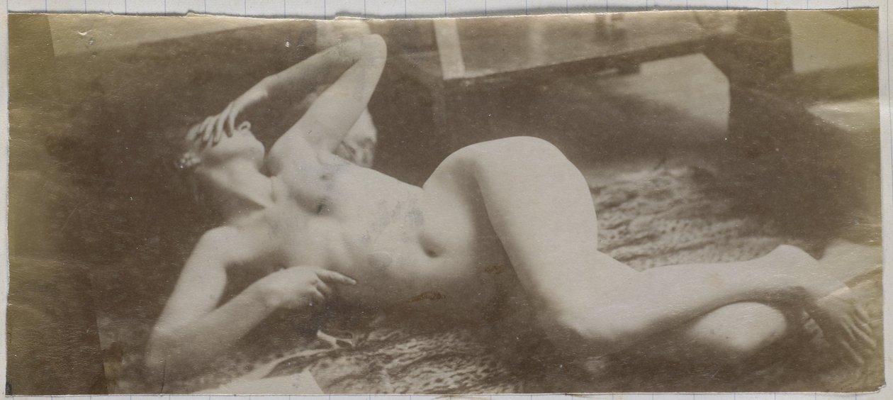 Studie av en kvinnlig nakenmodell, liggande på ett tigerskinn, i Jacques de Lalaings studio av Jacques Lalaing (attributed to)