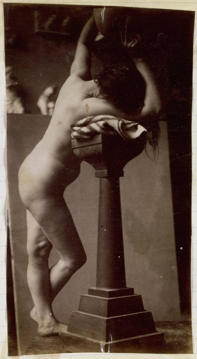Studie av en kvinnlig nakenmodell, sedd bakifrån, i Jacques de Lalaings studio, förstudie för en cirkulär fontän av Jacques Lalaing (attributed to)