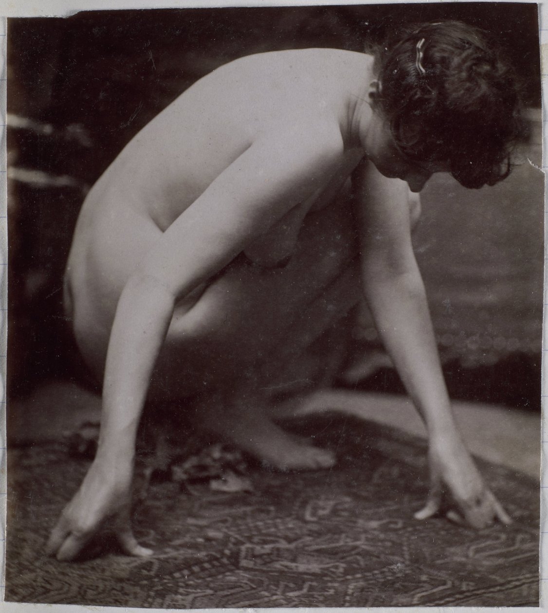 Studie av en kvinnlig nakenmodell, sedd från sidan, i Jacques de Lalaings studio, förstudie för element till en fontän vid Musee des Beaux arts, Tournai och för en cirkulär fontän av Jacques Lalaing (attributed to)