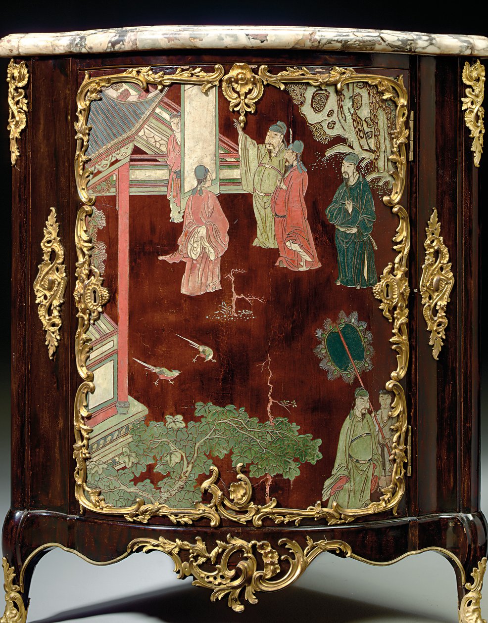 Ett par Louis XV coromandel encoignus, mitten av 1700-talet (lack, ormolu & eboniserat trä) (se även 1274739-41) av Jacques Philippe Carel