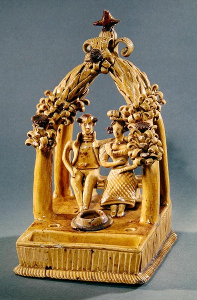 Skrivset med ett gift par sittande under en berså, Borne Workshop (keramik) av Jacques Sebastien Talbot