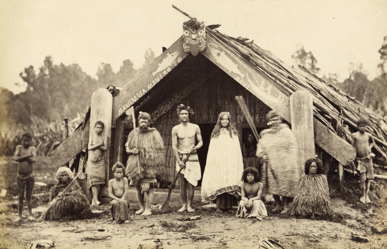 Group of Maoris, 1876 (albumintryck) av James Bragge
