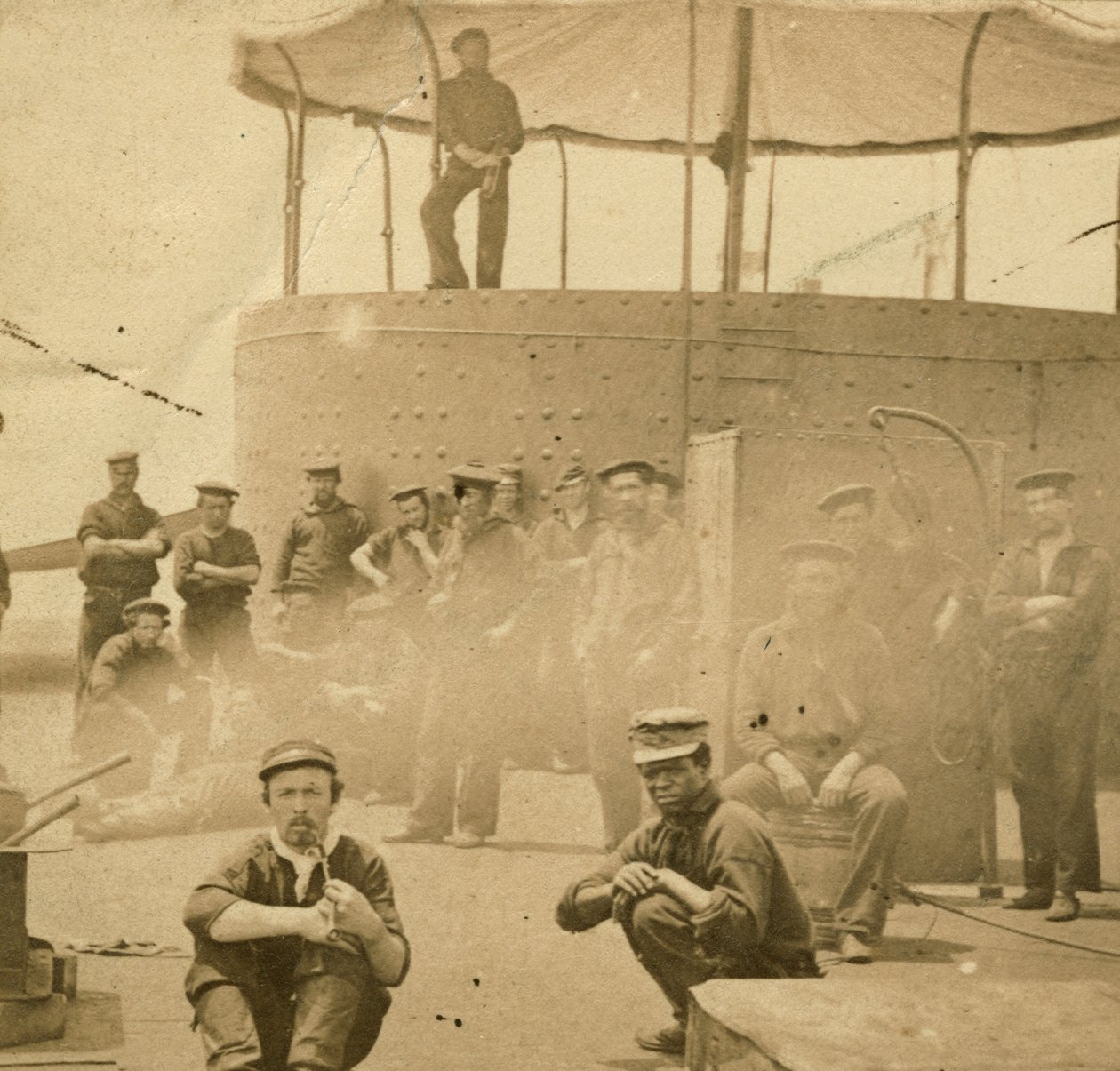 Besättning på däck av USS Monitor, 1862 (sepiatryck) av James F. Gibson