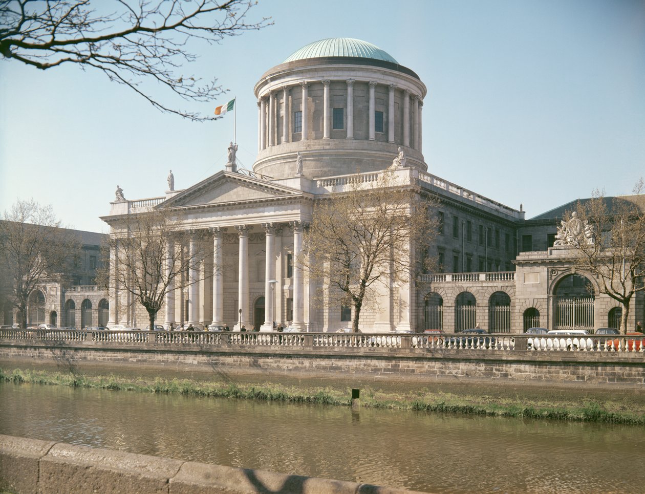 Four Courts, Dublin, sett från floden Liffey, byggd 1796-1802 av James Gandon