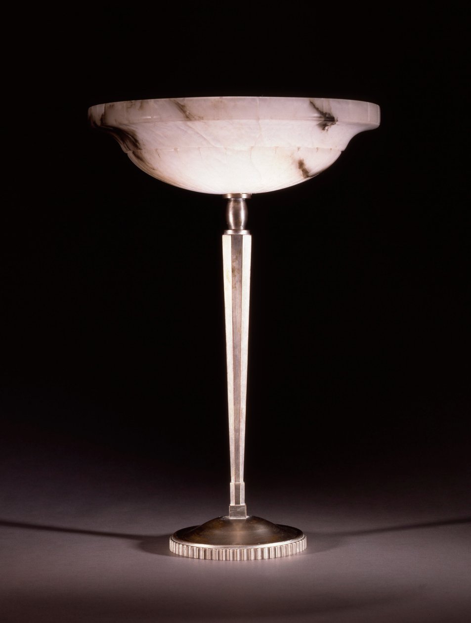 En bordslampa i silver i brons designad av Jacques-Emile Ruhlmann (1879-1933), ca 1913 av James Baker (attr. to) Pyne