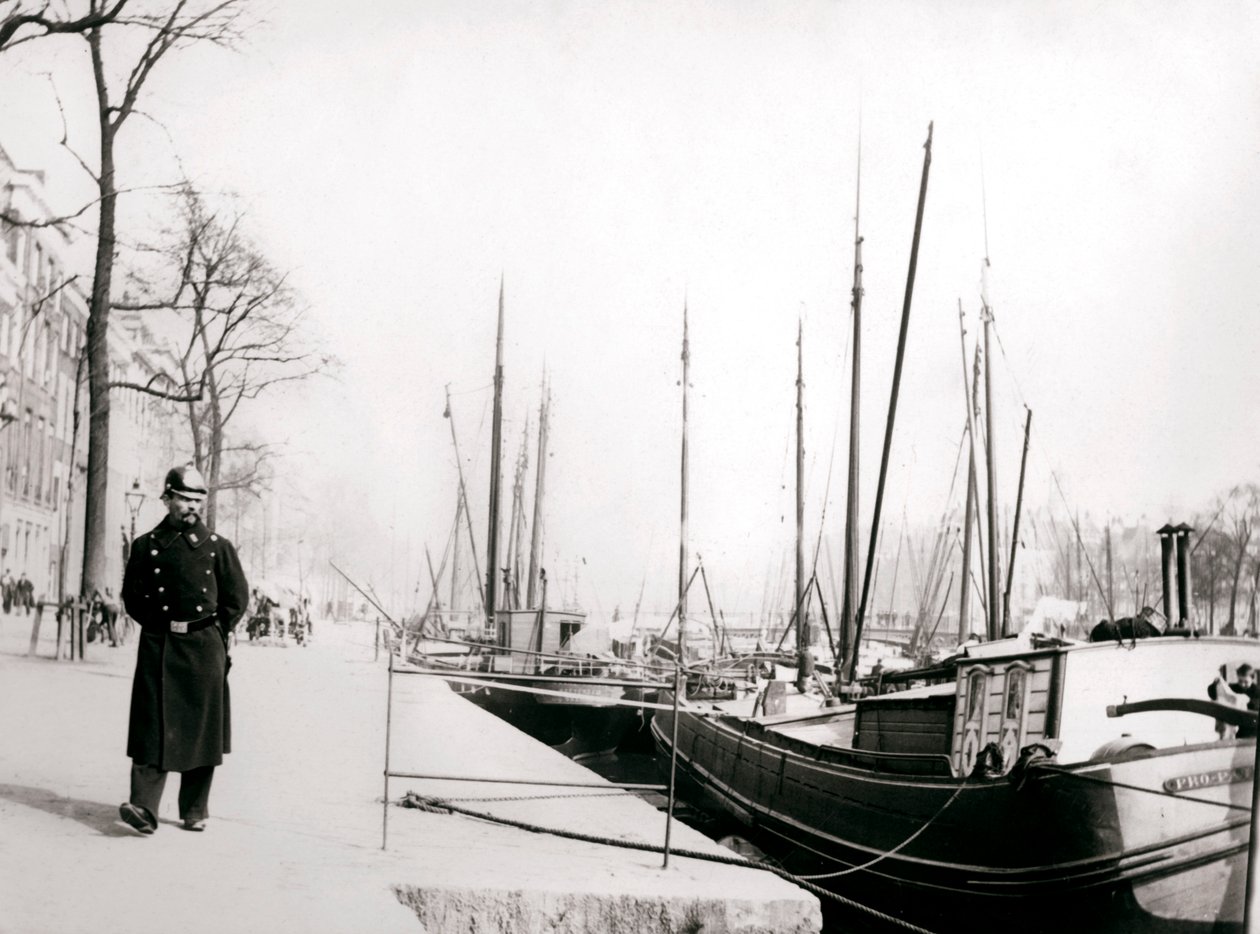Polis vid en kanal, Rotterdam, 1898. av James Batkin
