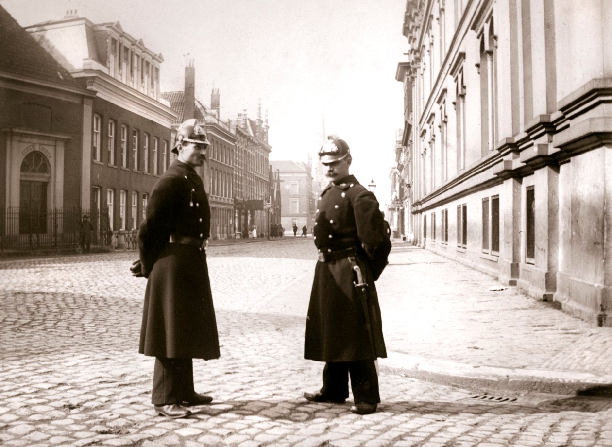 Poliser, Rotterdam, 1898. av James Batkin