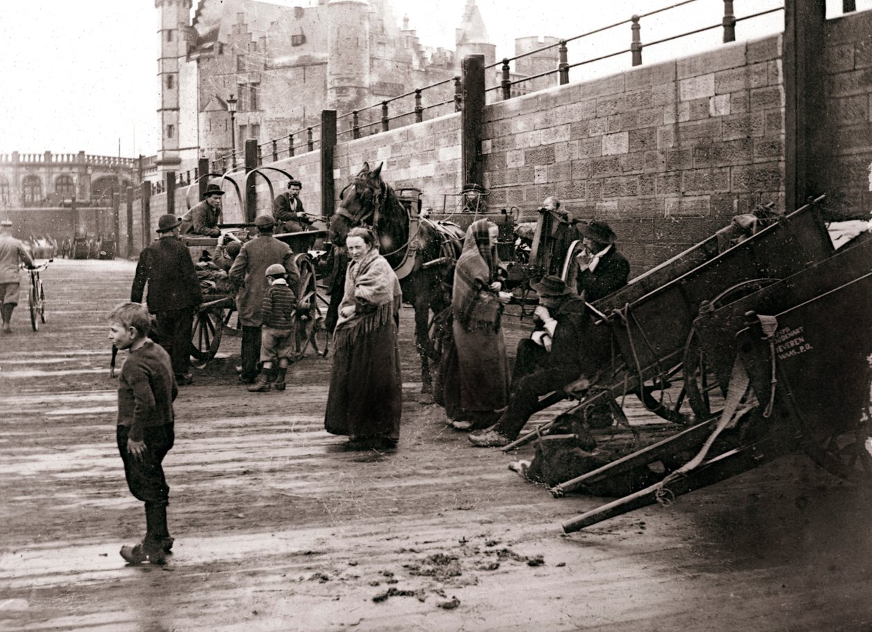 Gatubild, Antwerpen, 1898. av James Batkin