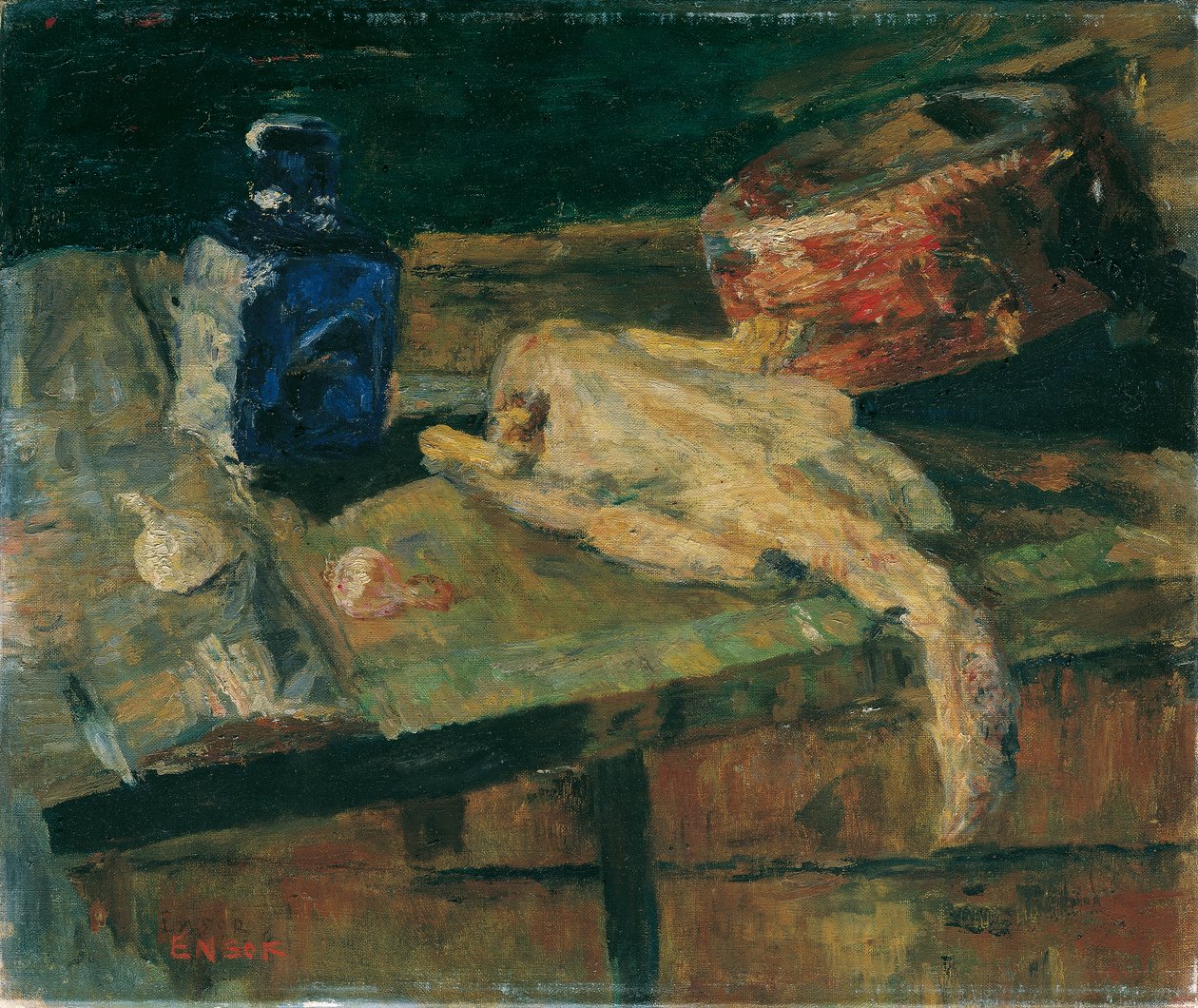 Stilleben med blå flaska och plockad kyckling av James Ensor