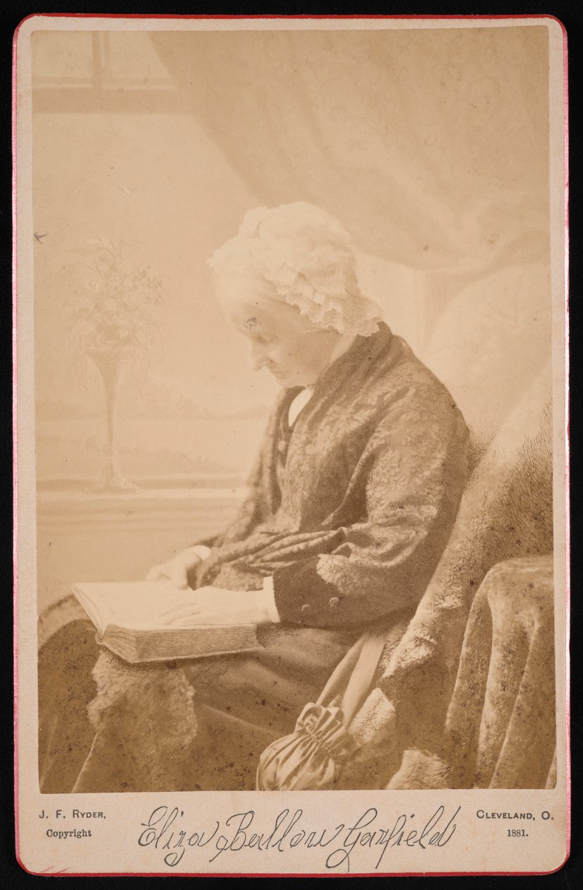 Porträtt av Eliza Ballou Garfield 1801-1888, 1881. av James Fitzallen Ryder
