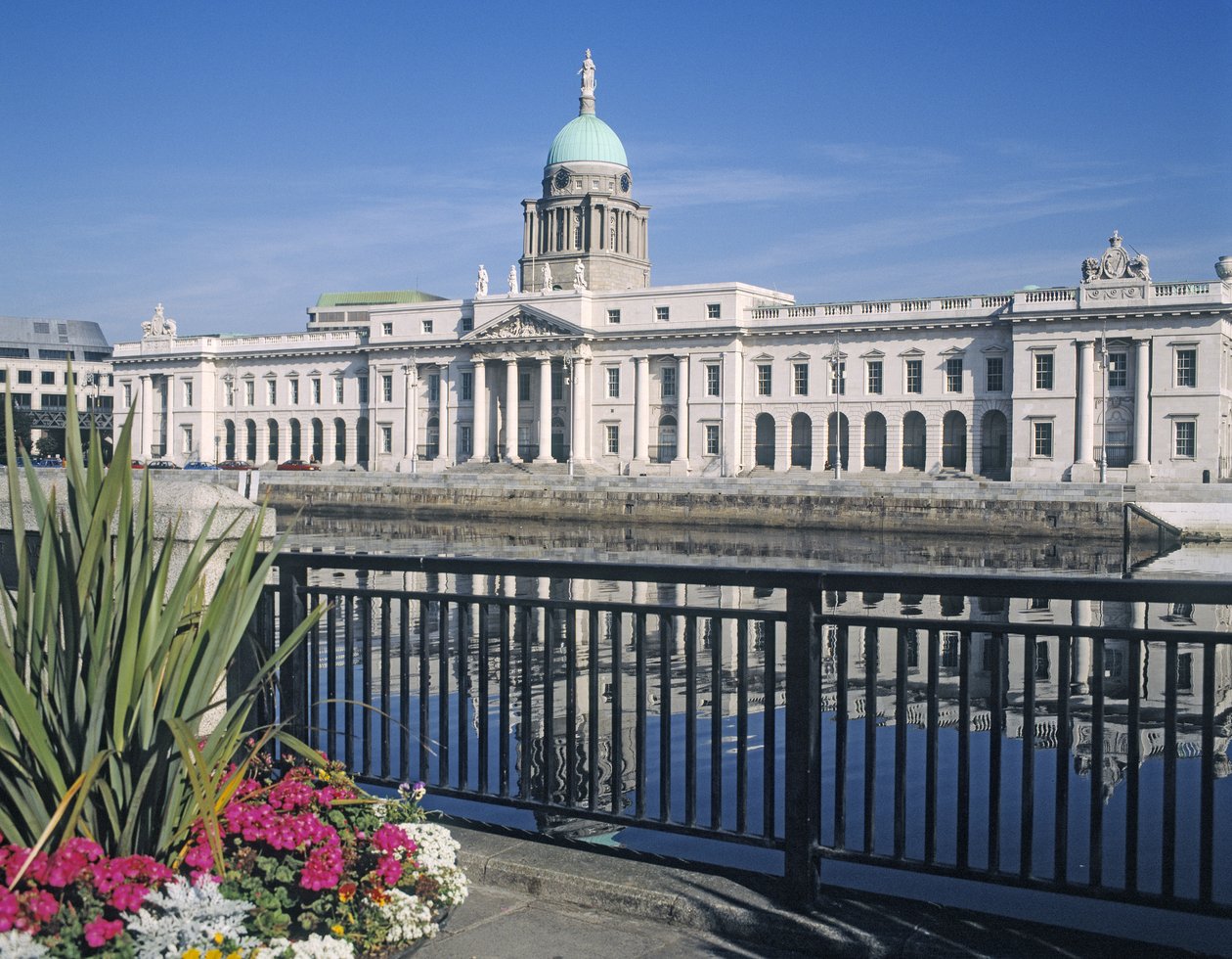 Custom House vid floden Liffey av James Gandon