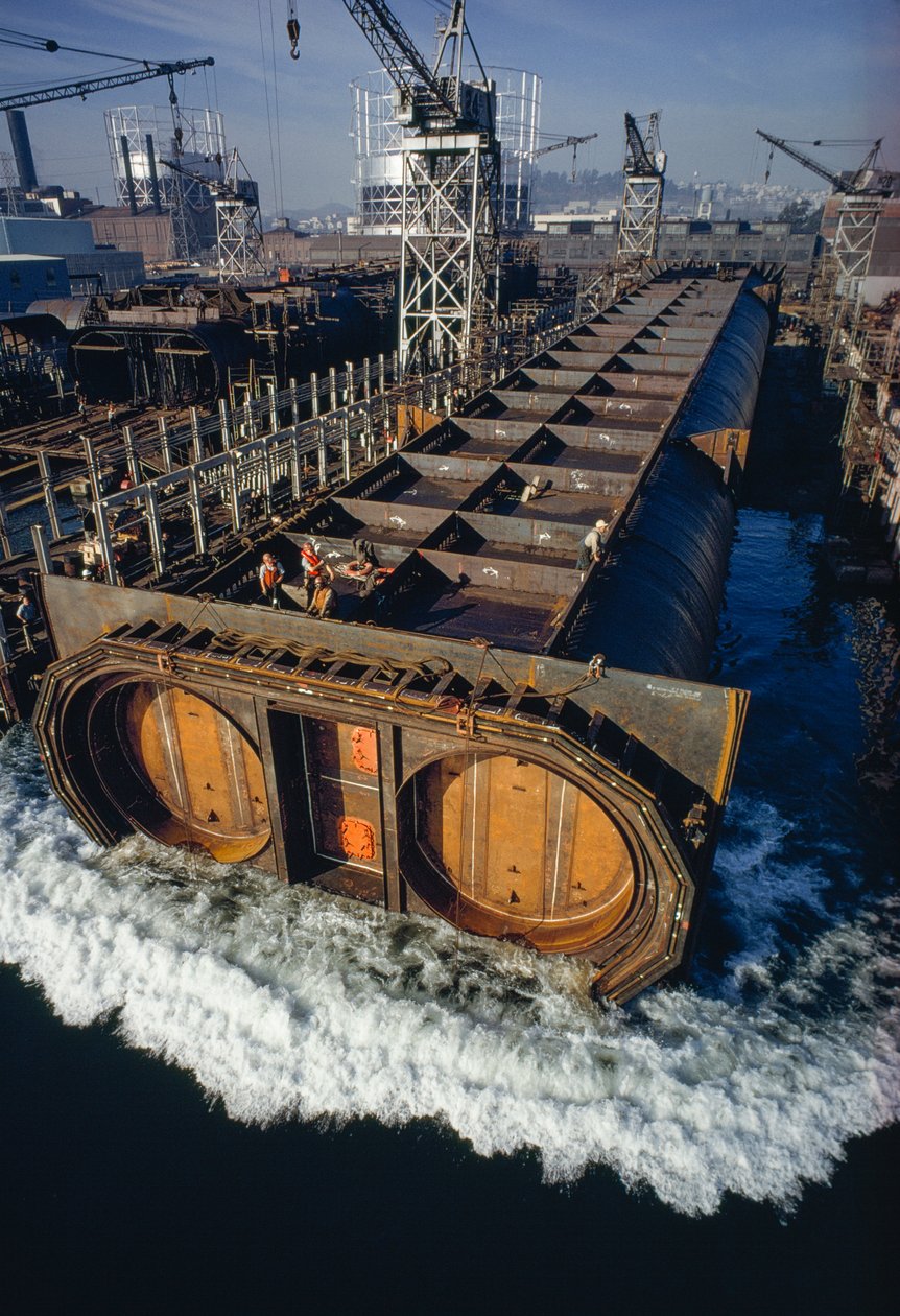 En del av tunnelröret för BART, Bay Area Rapid Transit masstransportsystem, flöt... av James L Stanfield