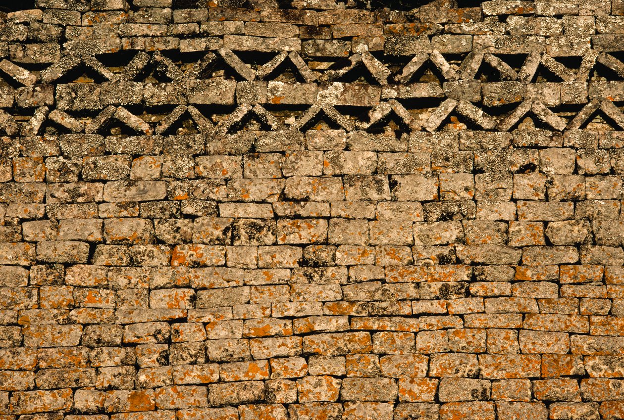 Stenmur vid GREAT ZIMBABWE RUINS, ZIMBABWE. av James L Stanfield