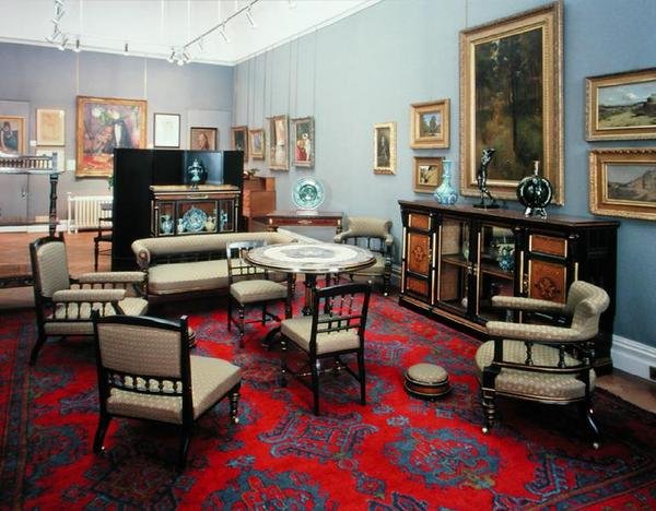 Svit bestående av ett skåp, mittbord, soffa, ett par sidostolar, ett par fåtöljer, amningsstol, fåtölj och kortbord, 1880-tal (mahogny) av James Lamb of Manchester