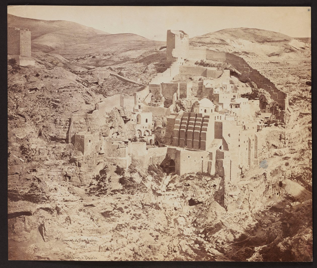 ”Mar Saba-klostret. 1857” [Sankt Sabbas stora lavra, känd på arabiska som Mar Saba - ett ortodoxt kloster i Kidrondalen på Västbanken, öster om Betlehem] av James Robertson