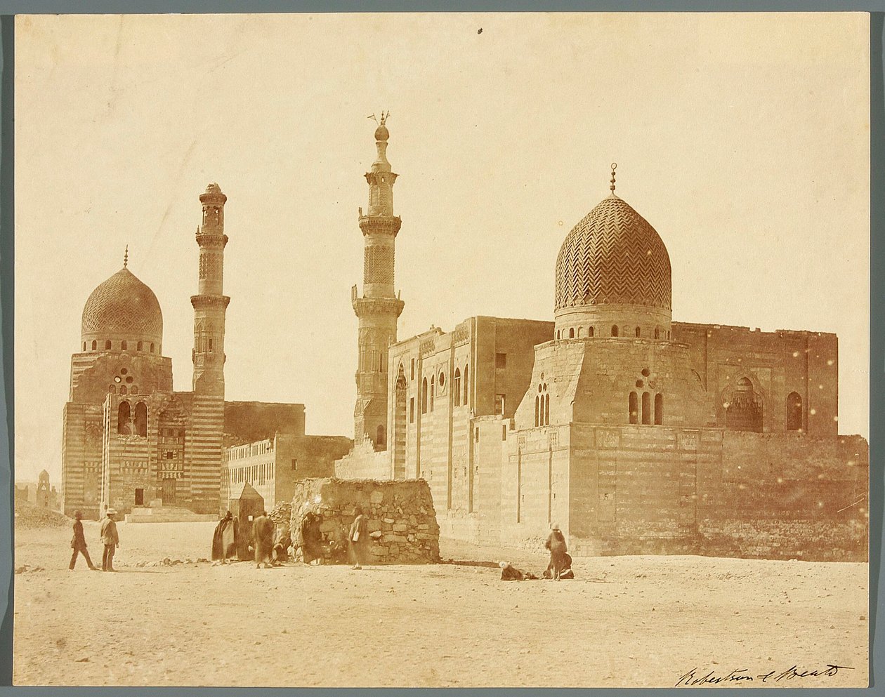 Egypten. Kairo. Två religiösa gravkomplex i den norra nekropolen: den mamlukske sultanen Inals, mitten av 1400-talet [till höger], och den mamlukske emiren Kurkumas, början av 1500-talet [till vänster] av James Robertson
