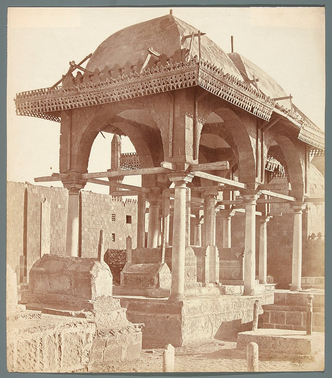 Egypten. Kairo. Familjegravar från osmansk tid i den södra nekropolen (1700-talet) av James Robertson
