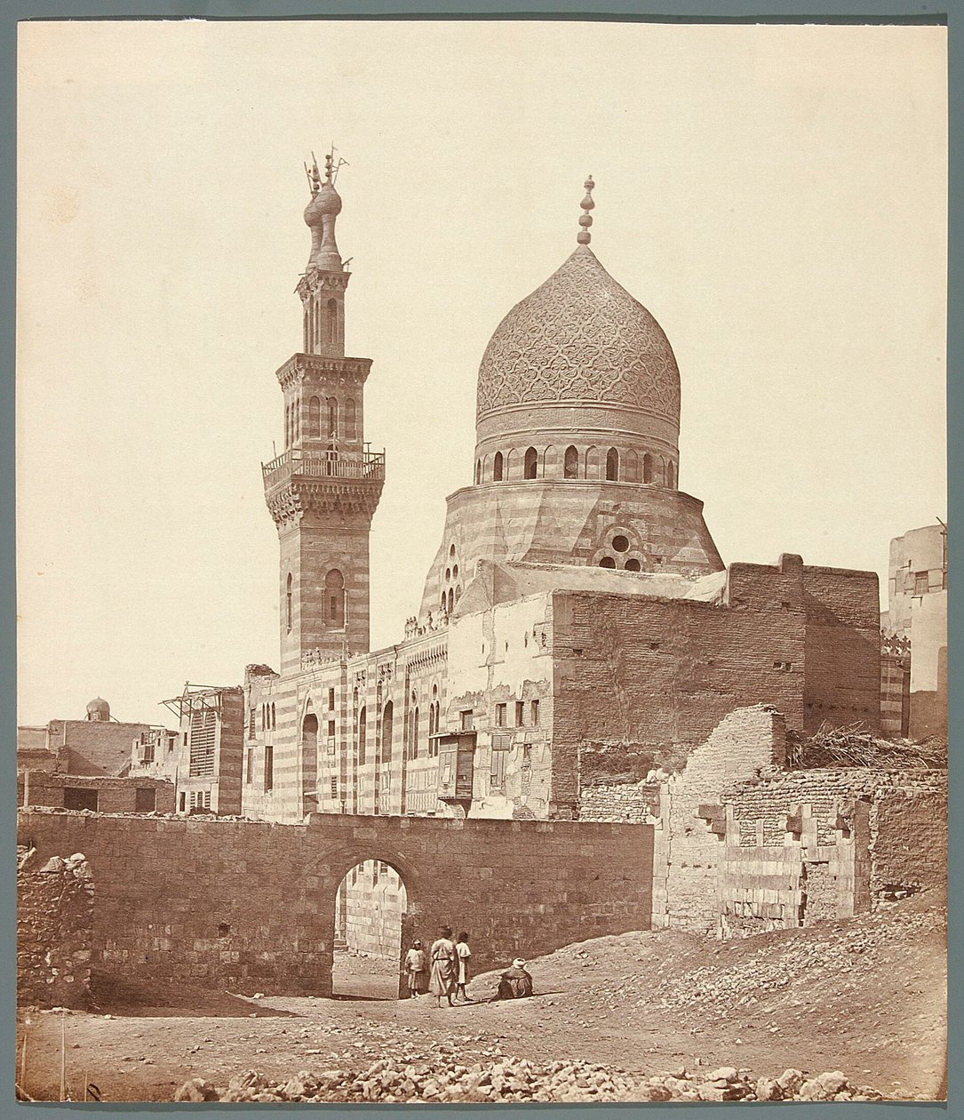 Egypten. Kairo. Religiöst gravkomplex för den mamlukiske emiren Kani Bey Ar-Rammah (1503) av James Robertson