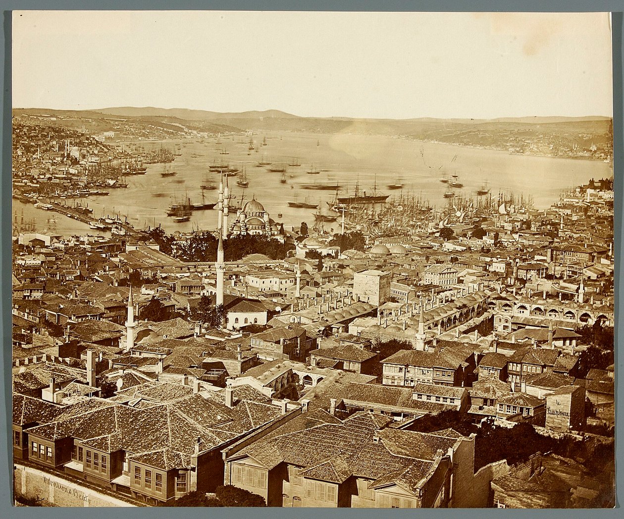 ”Bosporen” [Istanbul. Panorama över staden - vy mot Bosporensundet] av James Robertson