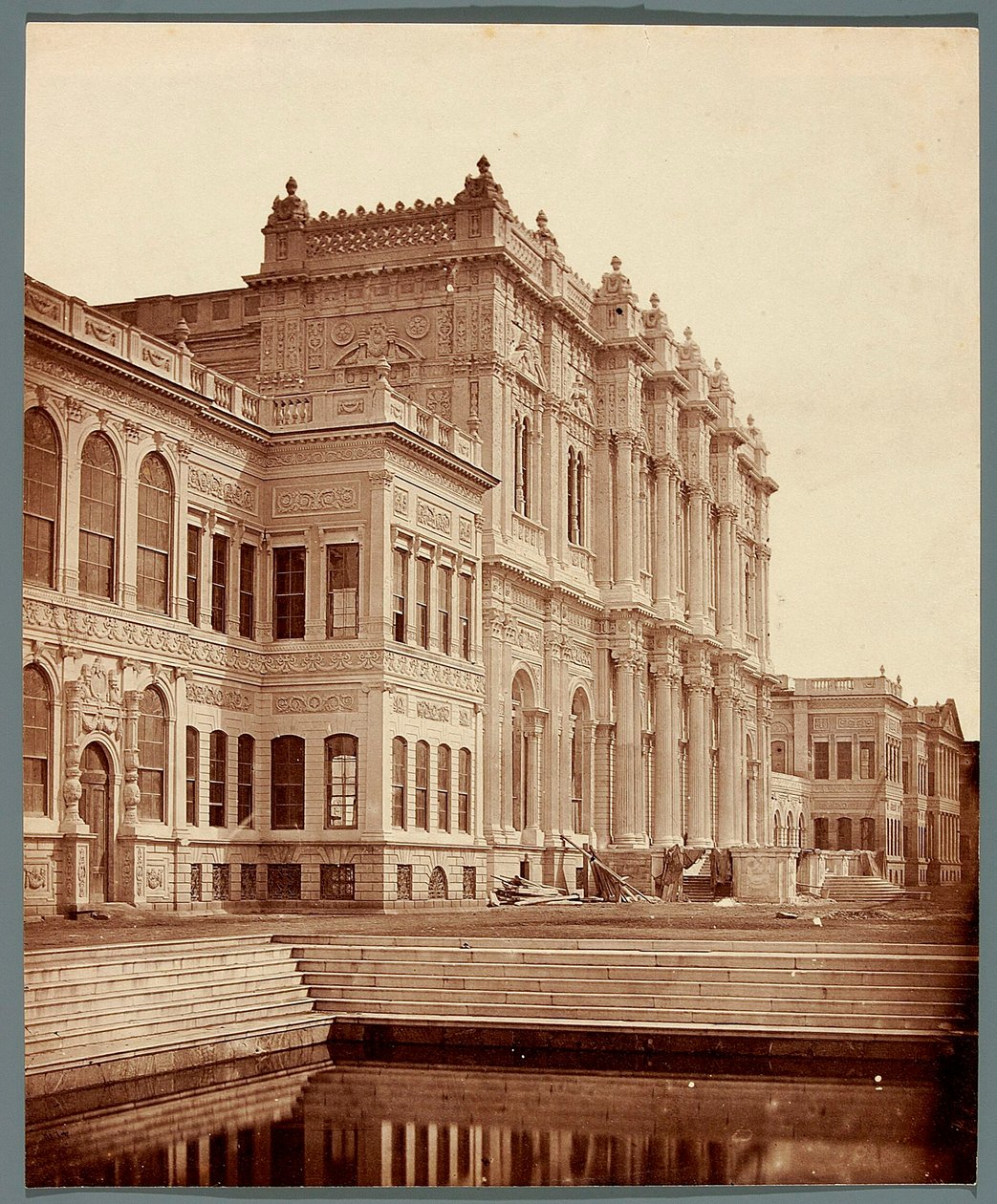Istanbul. Dolmabahçepalatset [Dolmabahçe Sarayı] av James Robertson