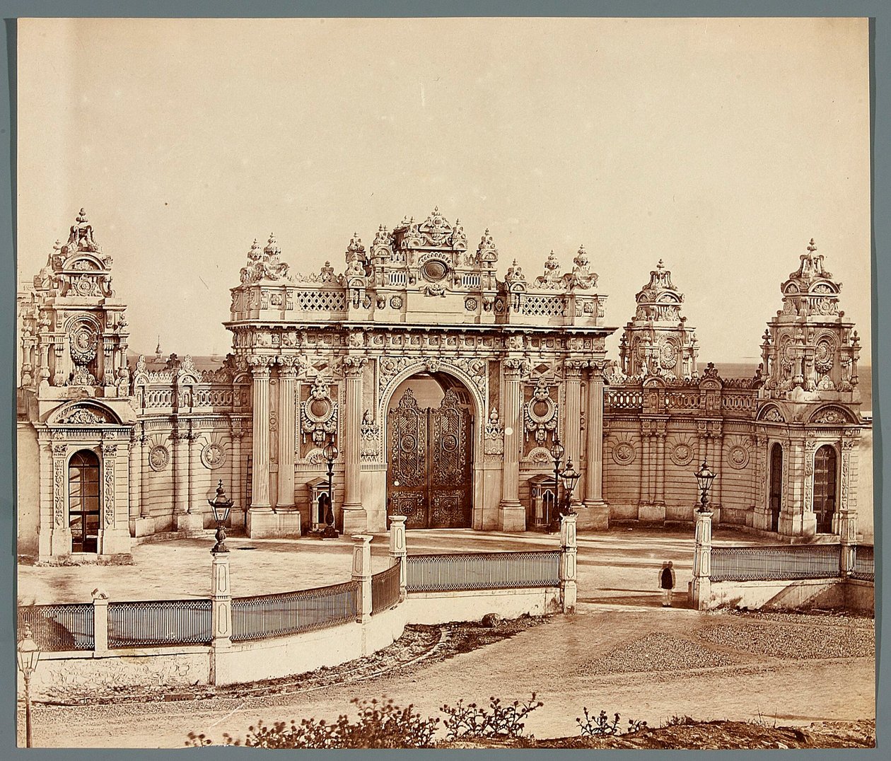 Istanbul. Dolmabahçepalatset - port av James Robertson