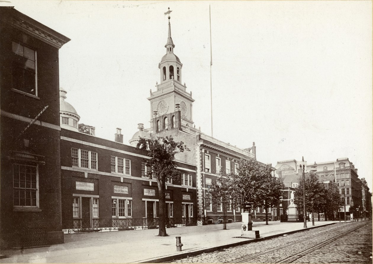 Independence Hall, Chestnut Street, South Side between 5th and 6th Streets, 1898 (bw foto) av James Shields