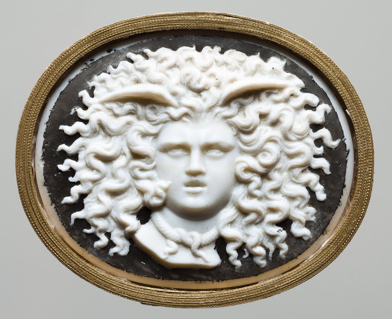 Chef för Medusa - Verkstad av James Tassie (1735-1799). Färgat glas, förgyllt papper av James Tassie