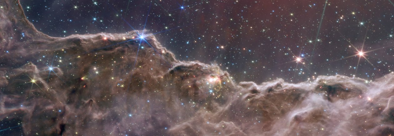 Kosmiska klippor i Carina-nebulosan (NIRCam och MIRI Composite Image) av James Webb Space Telescope (NASA)