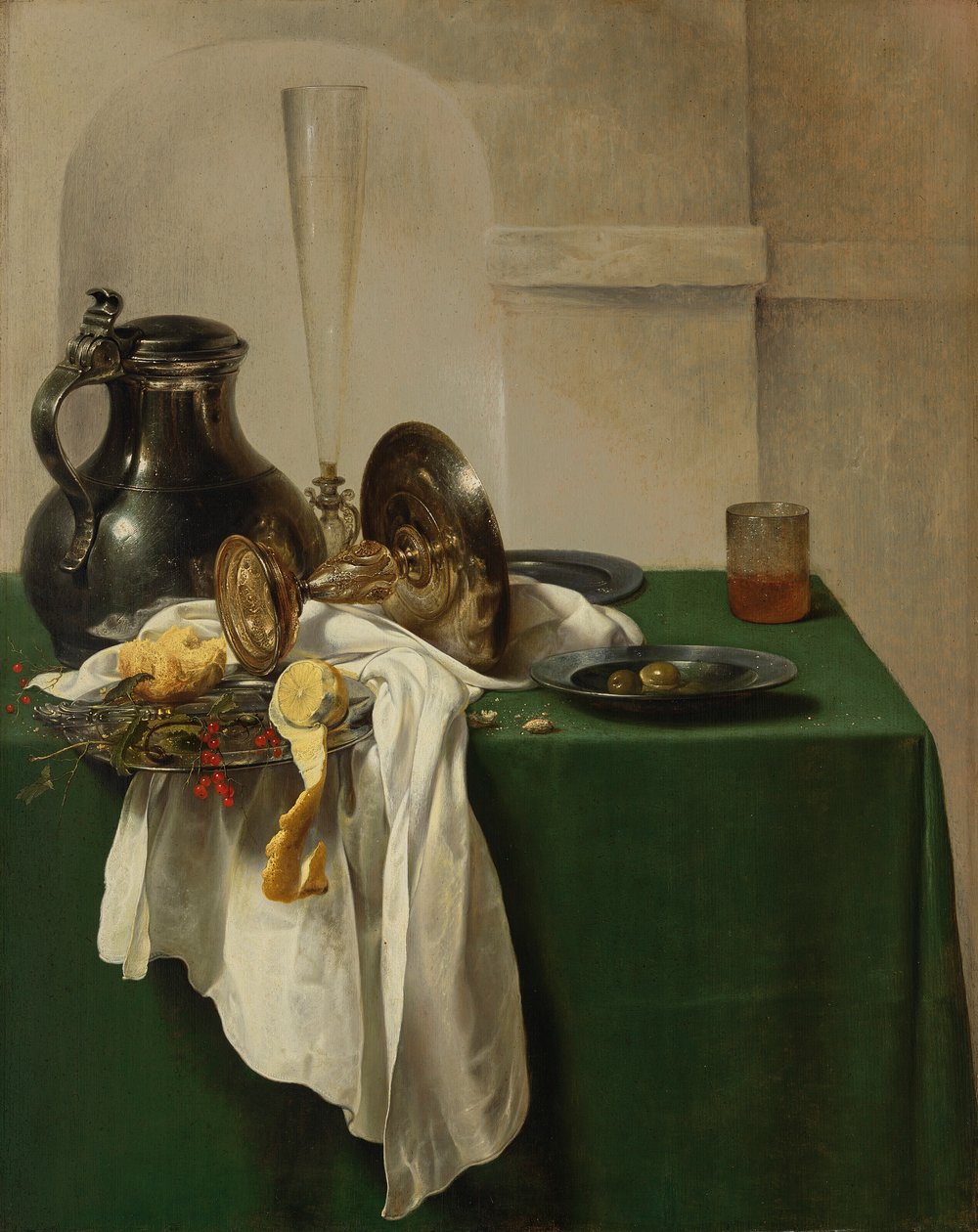 Kanna i tenn och tazza i silver på ett bord av Jan Jansz den Uyl
