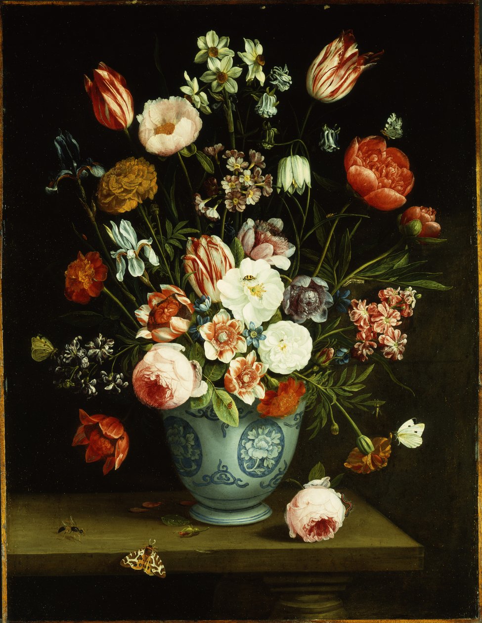 Blommor i en blå och vit porslinsvas, med nattfjärilar och andra insekter på en avsats av Jan van Kessel