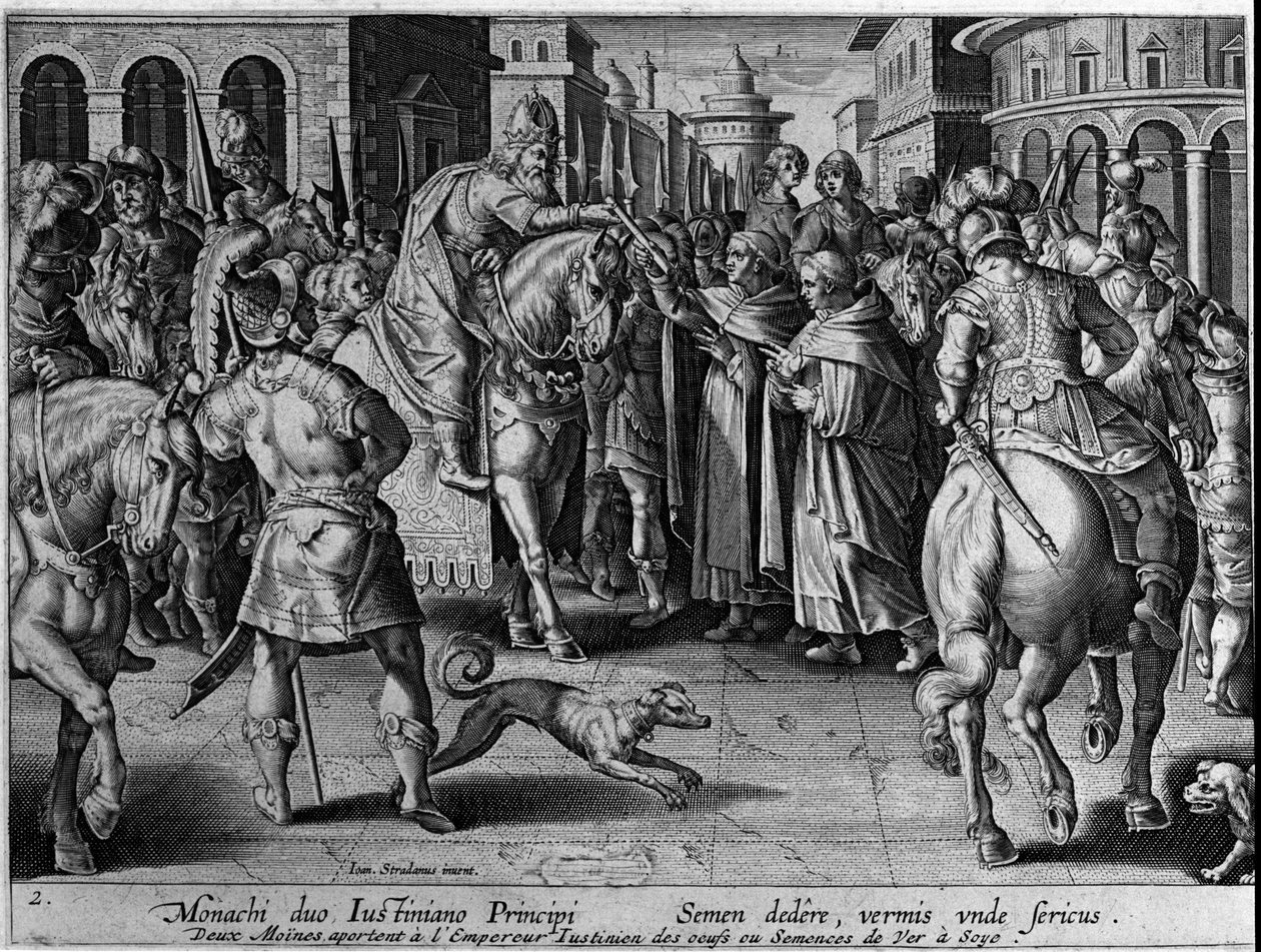 Munkarna överlämnade silkesmaskar till den bysantinske kejsaren Justinianus I (483-565). Kejsaren kommer alltså att börja silkeshandeln. Gravyr av Giovanni Stradano (Jan Van Der Straet) (Johannes Stradanus) (1523-1605) 1600-talet av Jan van der Straet