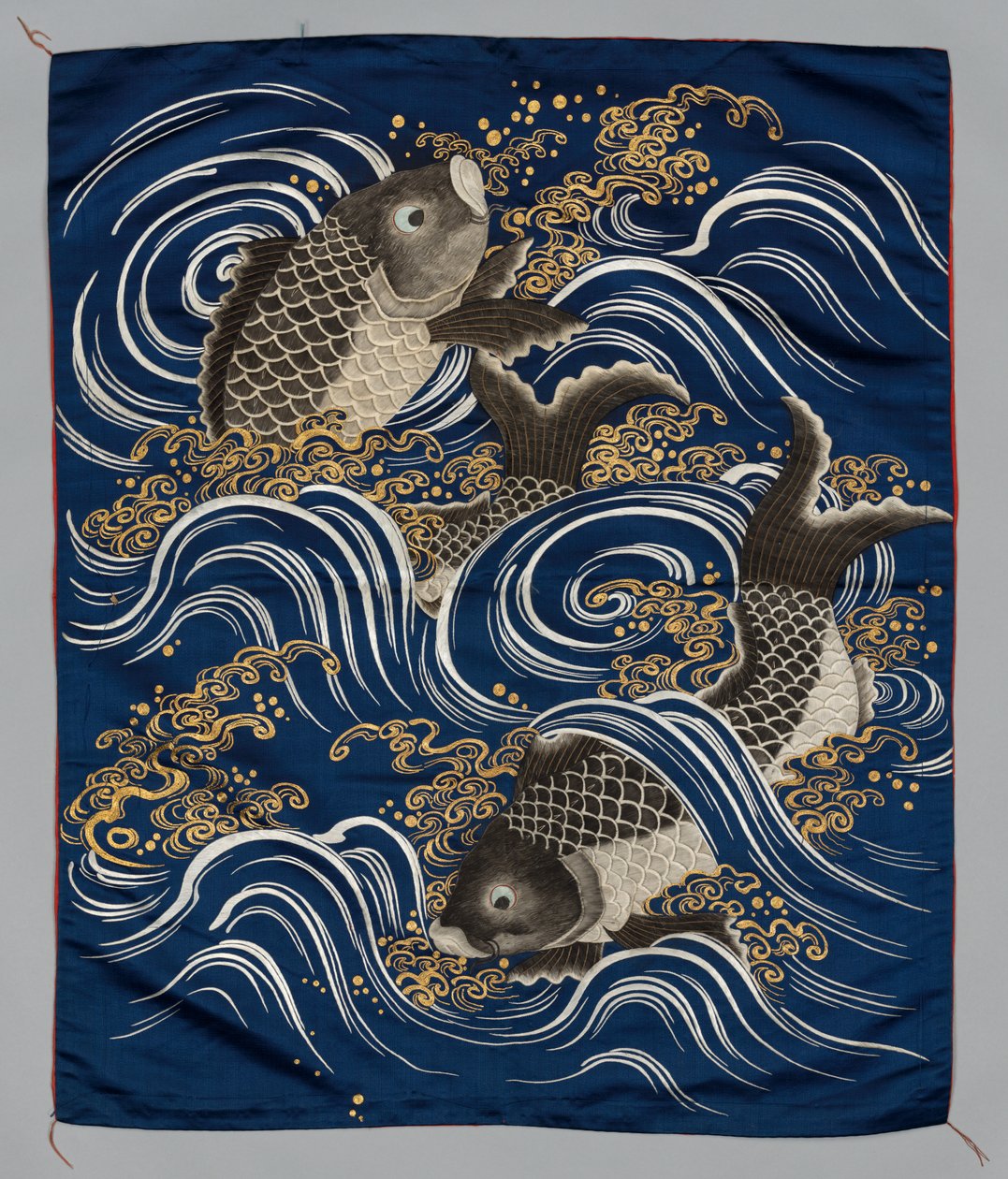 Presentomslag (Fukusa) med karp i vågor av Japan, Meiji period