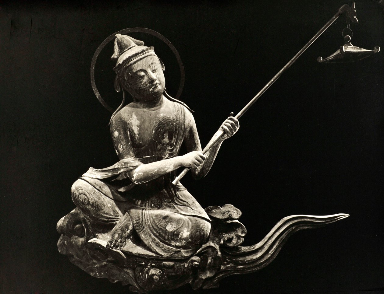 Bosatsu spelar musikinstrument, från 1000-talet, Late Heian Period, Byodo-In, Kyoto, 1950 av Japanese Photographer