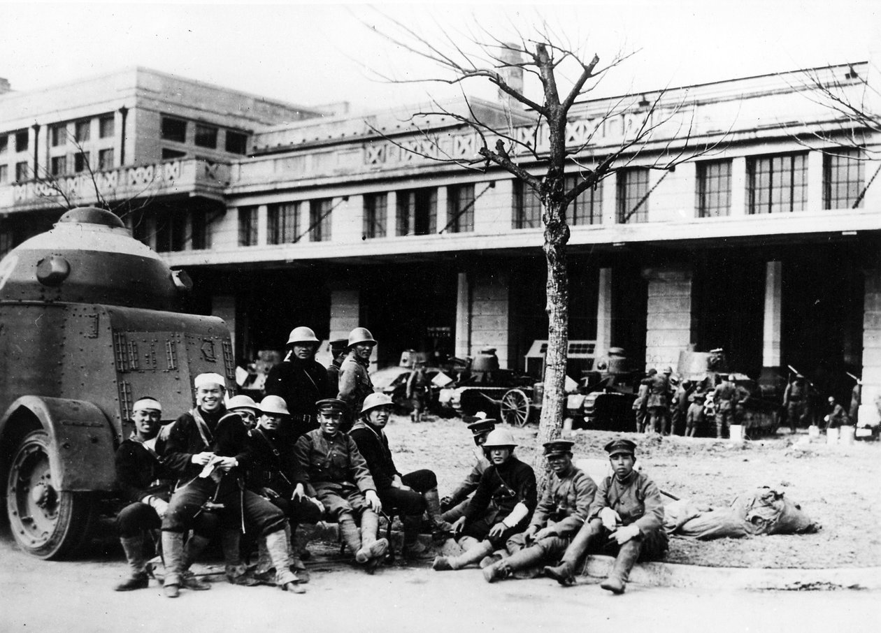 Japanska soldater och stridsvagnar i Kina, ca 1920-40 av Japanese Photographer