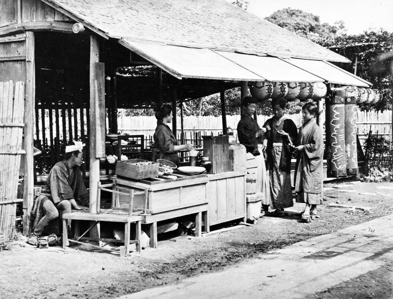 Japanese Street Food Stall, ca 1860-80 av Japanese Photographer