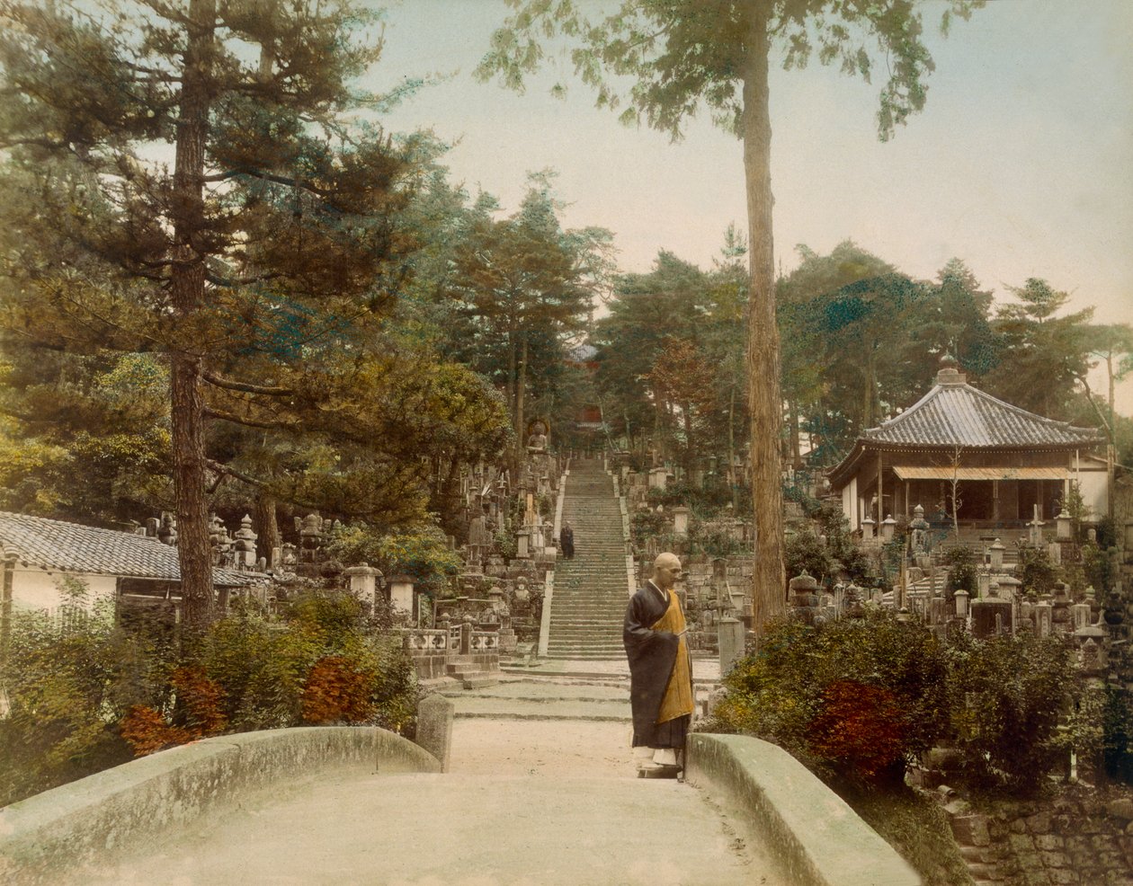 Kurodani Graves, Kyoto, 1890-talet (handfärgat foto) av Japanese Photographer