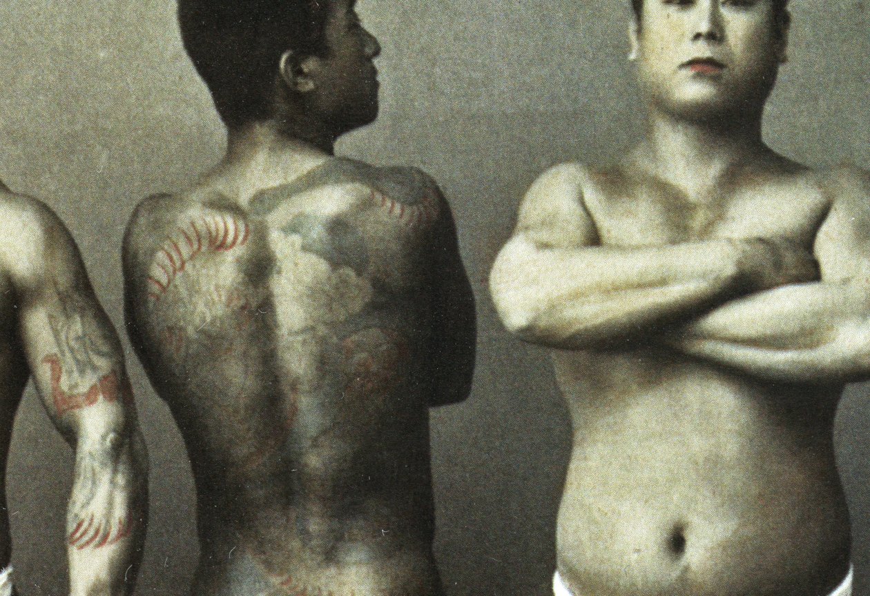 Man med traditionell japansk Irezumi-tatuering, ca 1880 (handfärgat albuminfoto) (detalj av 398092) av Japanese Photographer