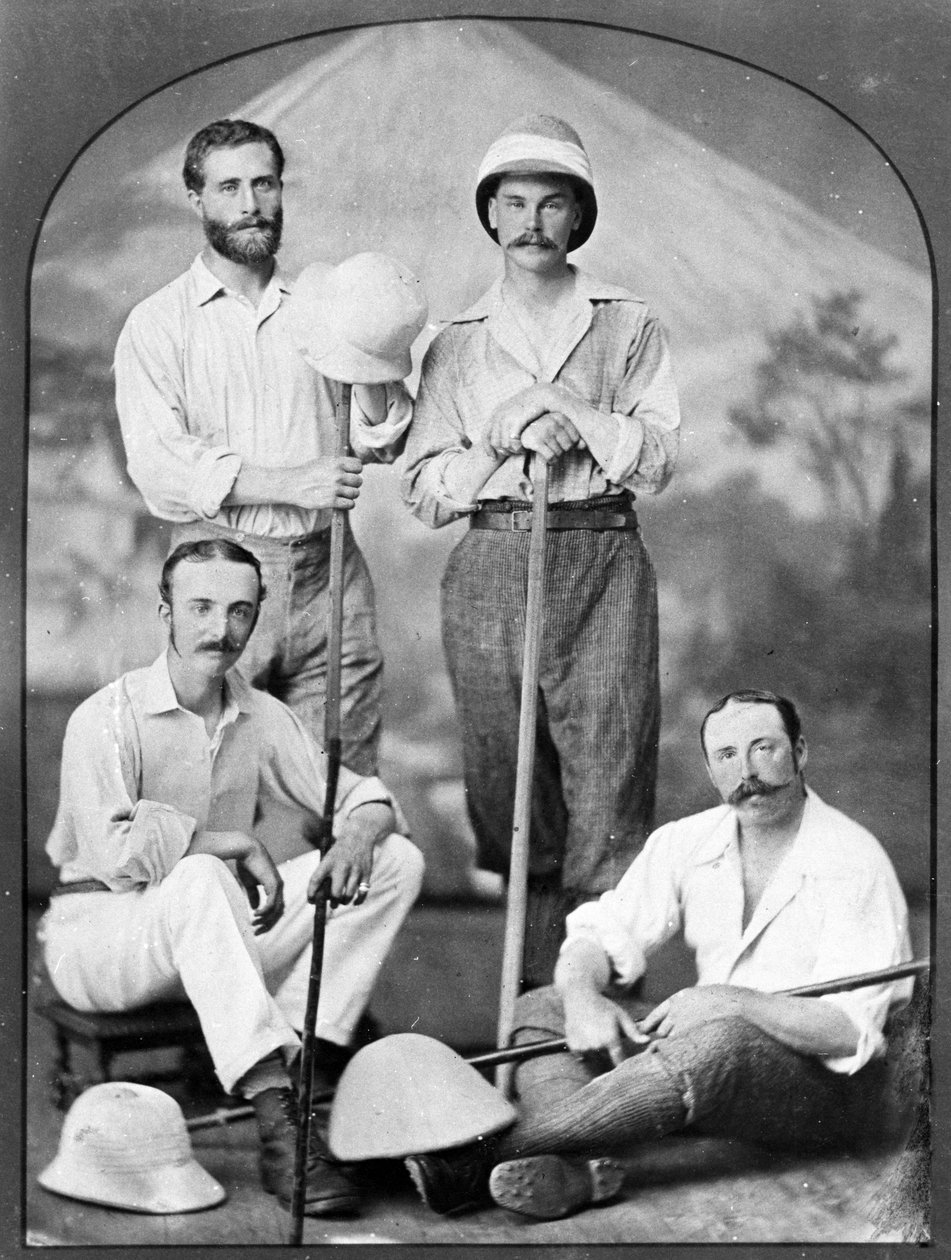 Porträtt av fyra europeiska män i Japan, ca 1870-talet av Japanese Photographer