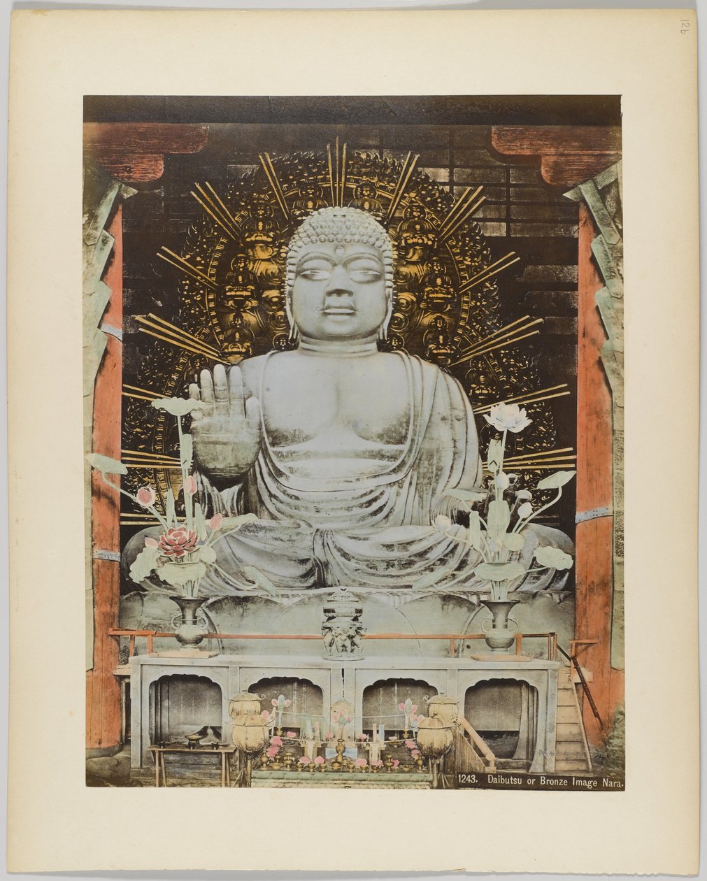 Daibutsu eller bronsbild, Nara, Japan (handfärgat svartvitt foto) av Japanese Photographer