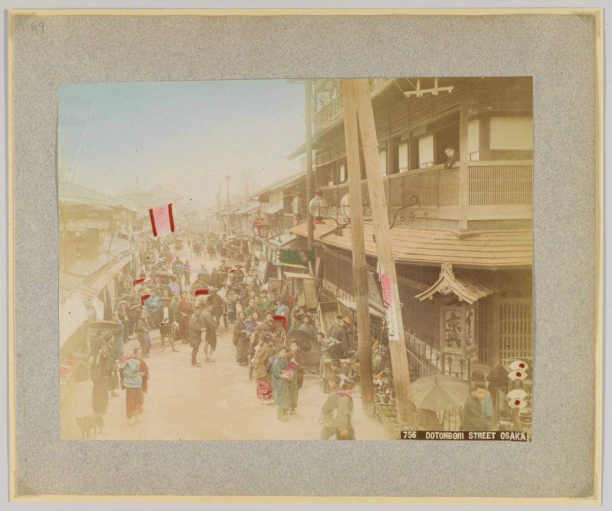 Dotonbori Street, Osaka, Japan (handfärgat svartvitt foto) av Japanese Photographer