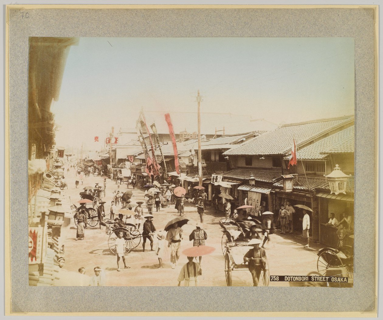Dotonbori Street, Osaka, Japan (handfärgat svartvitt foto) av Japanese Photographer