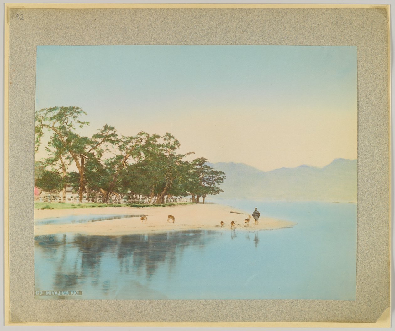Miyajima, Japan (handfärgat svartvitt foto) av Japanese Photographer
