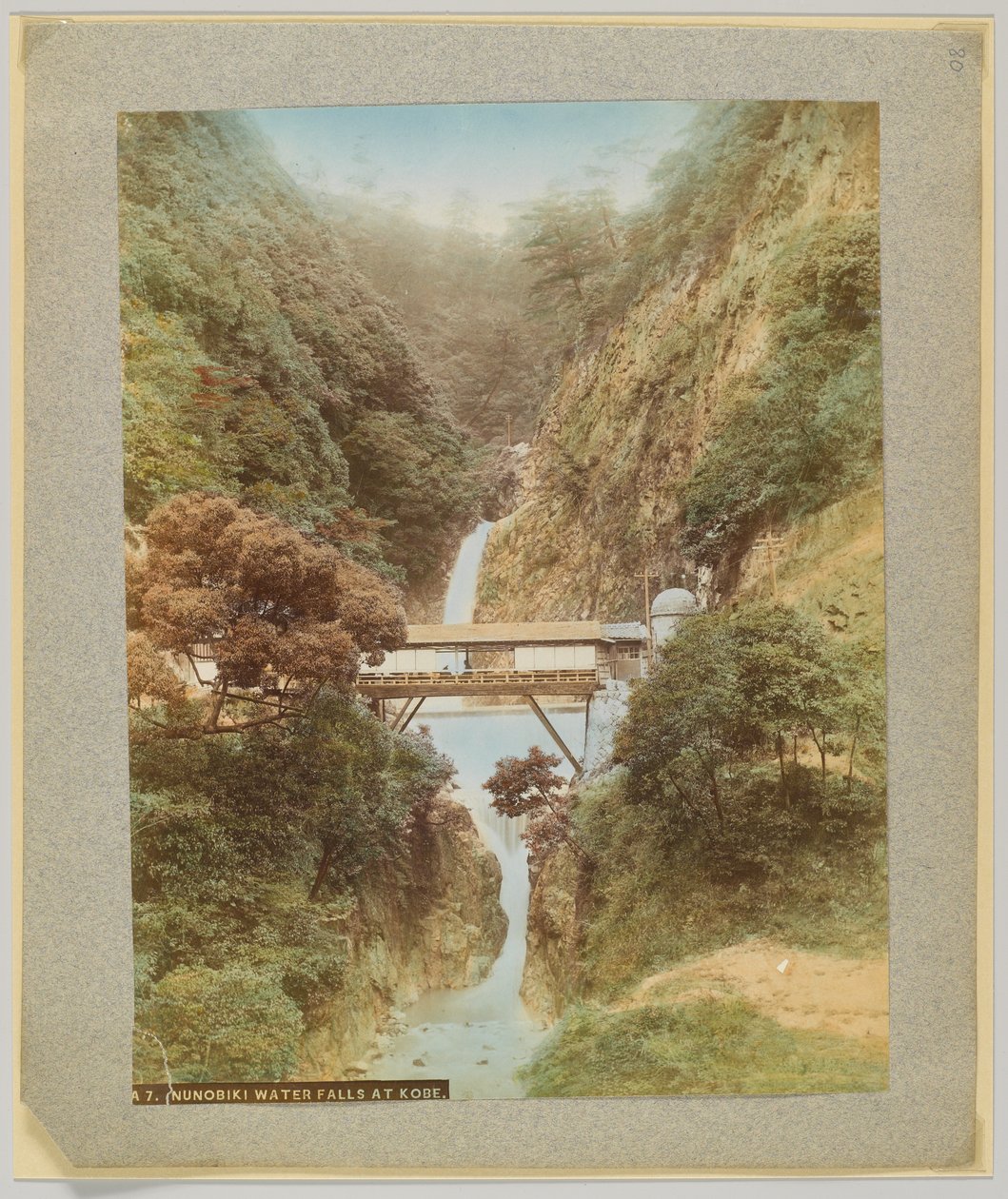 Nunobiki Falls, Kobe, Japan (handfärgat svartvitt foto) av Japanese Photographer