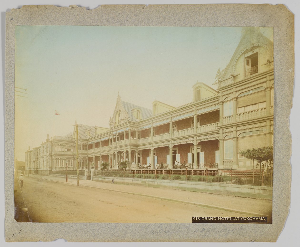The Grand Hotel i Yokohama, Japan (handfärgat svartvitt foto) av Japanese Photographer