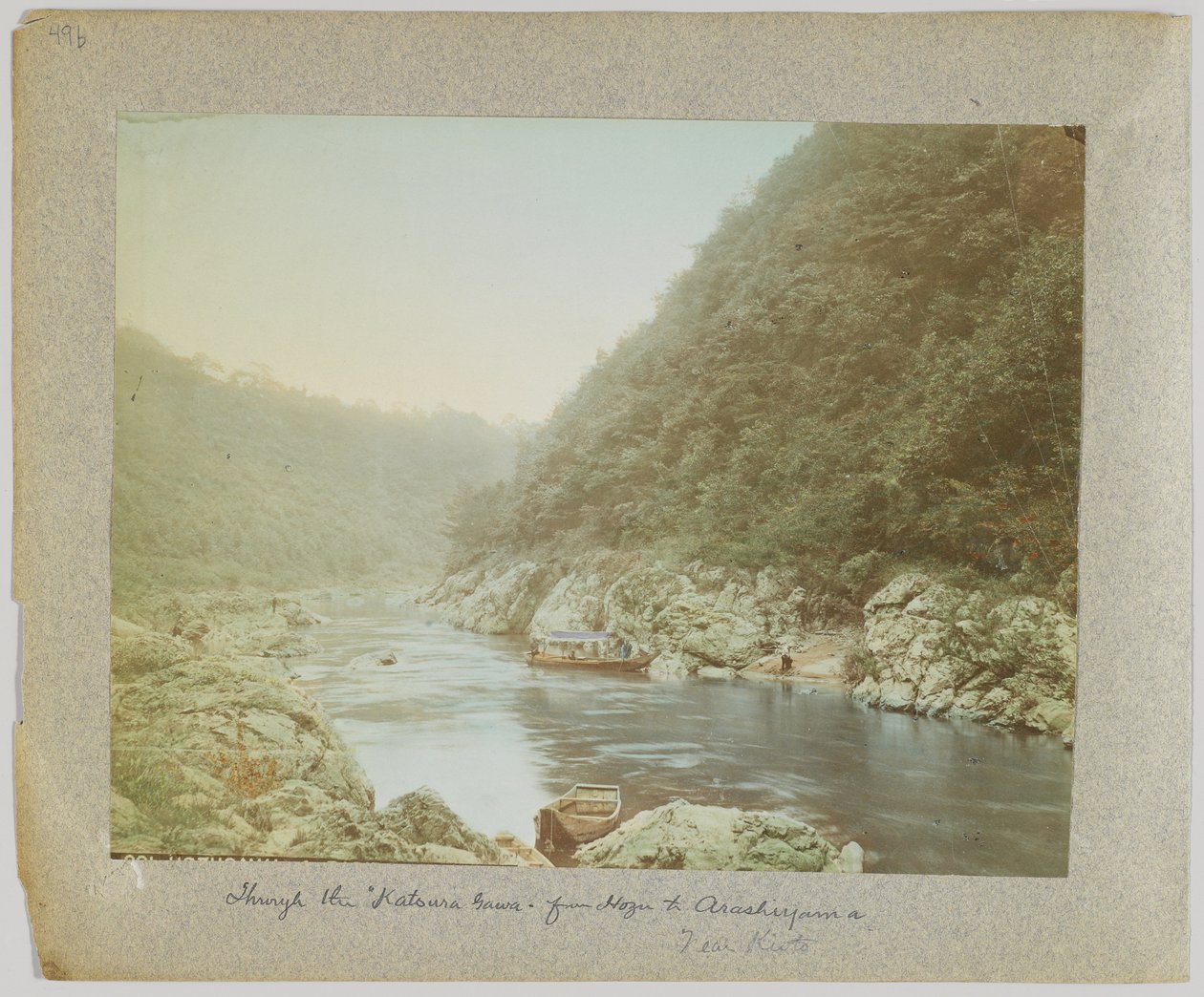 Genom Katsura-Gawa, från Hozu till Arashiyama, nära Kyoto, Japan (handfärgat svartvitt foto) av Japanese Photographer
