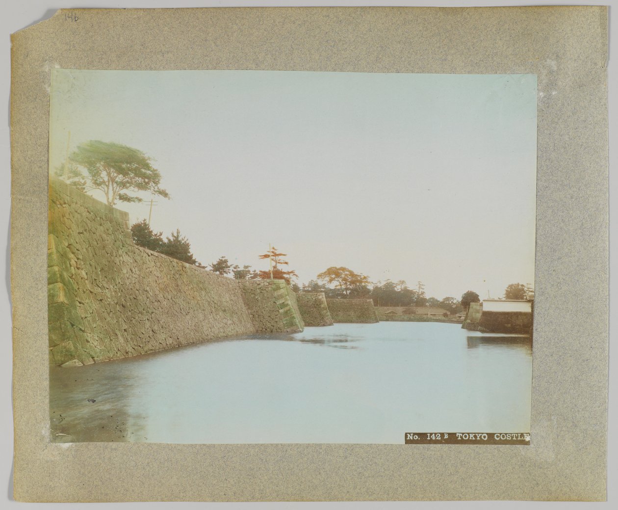 Tokyo Castle, Japan (handfärgat svartvitt foto) av Japanese Photographer