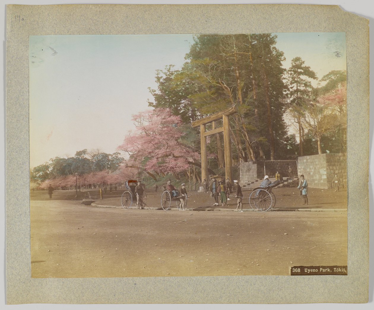 Uyeno Park, Tokyo, Japan (handfärgat svartvitt foto) av Japanese Photographer